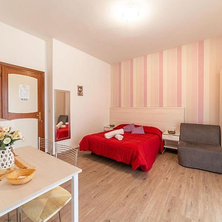 B&B Villa Montreux Rimini Buitenkant foto