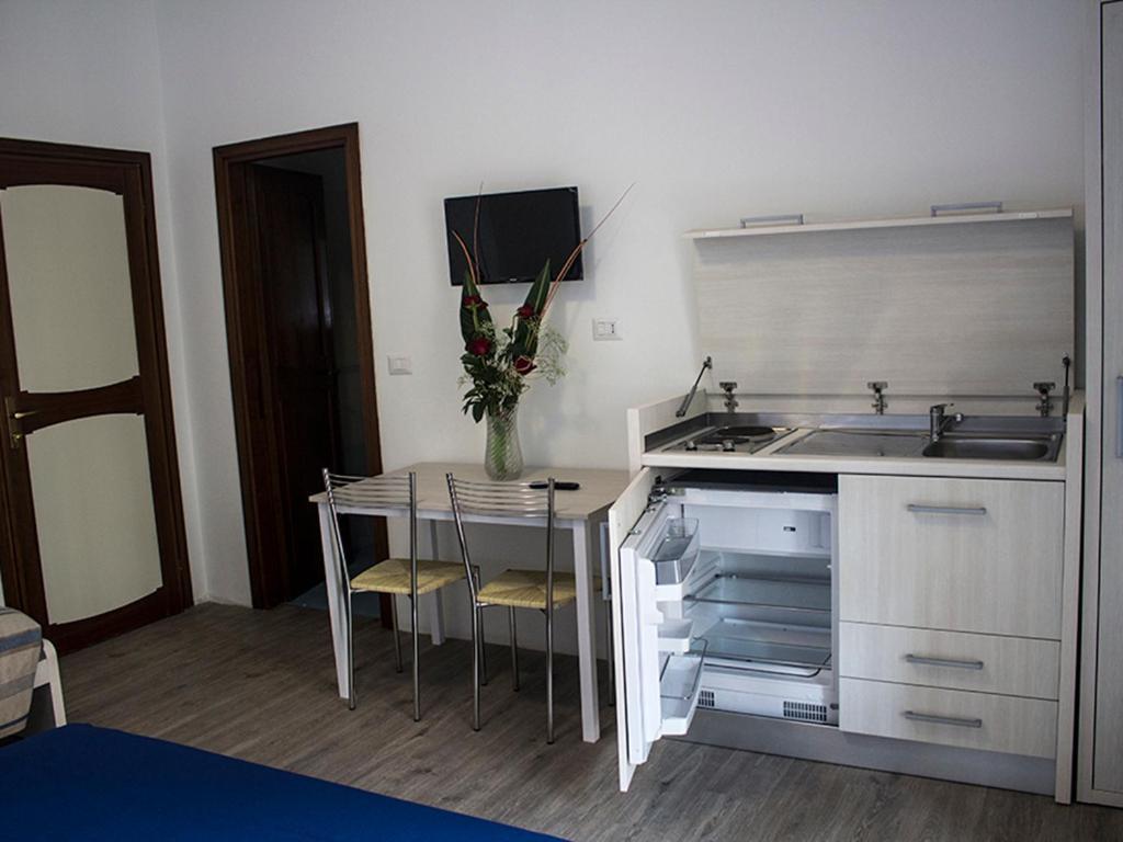 B&B Villa Montreux Rimini Buitenkant foto