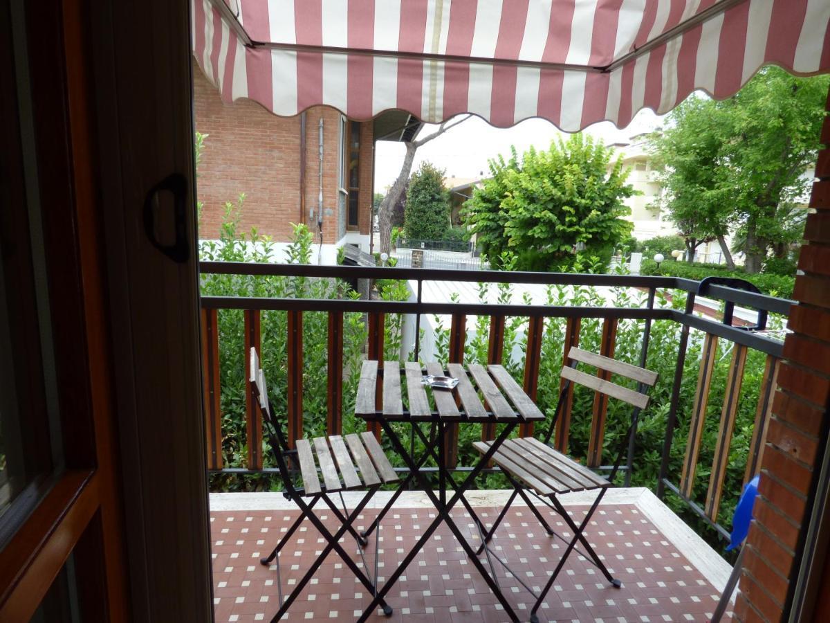 B&B Villa Montreux Rimini Buitenkant foto