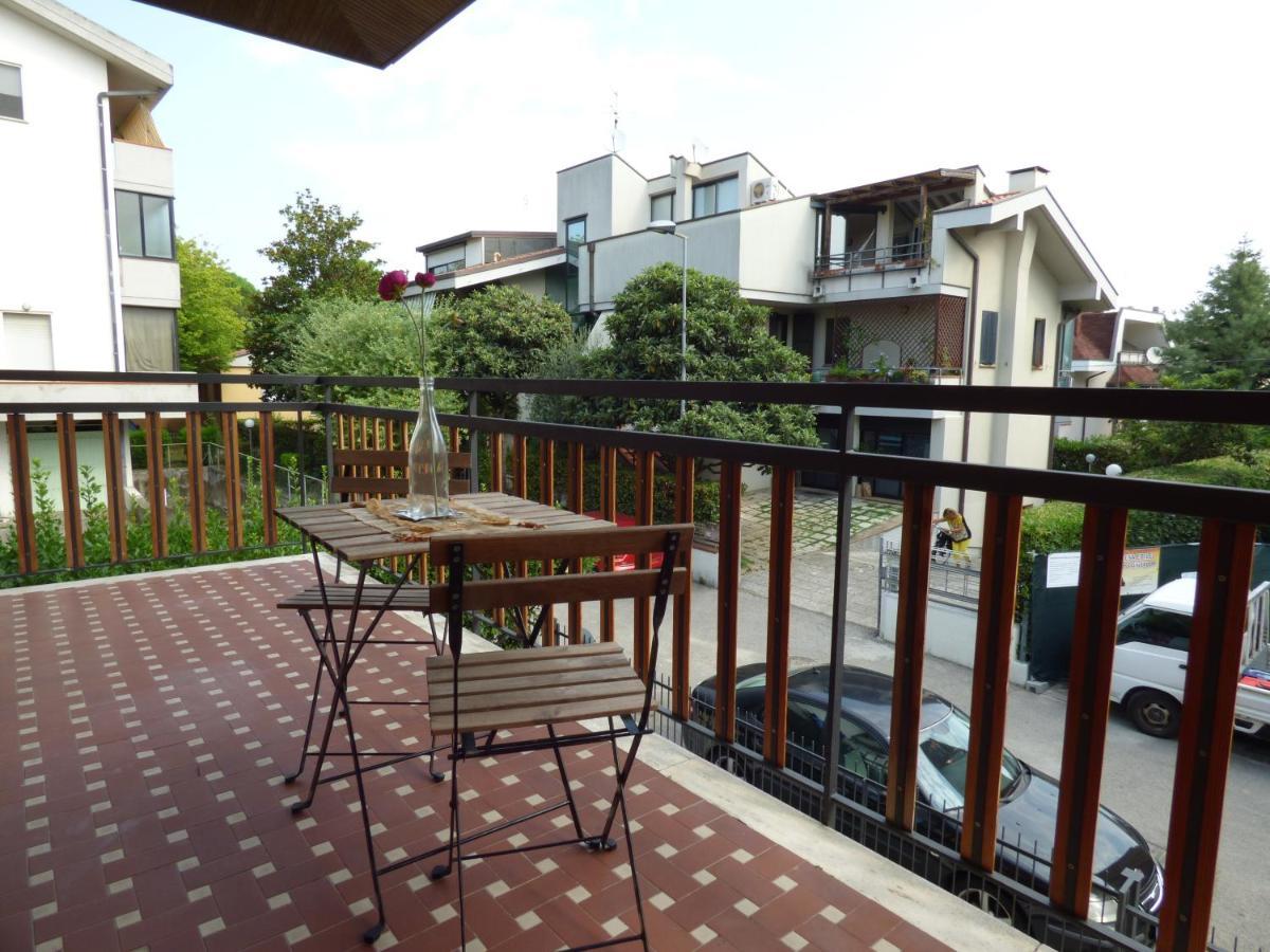 B&B Villa Montreux Rimini Buitenkant foto