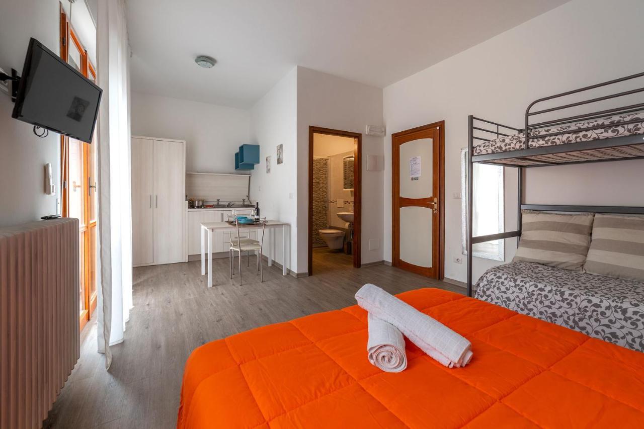 B&B Villa Montreux Rimini Buitenkant foto