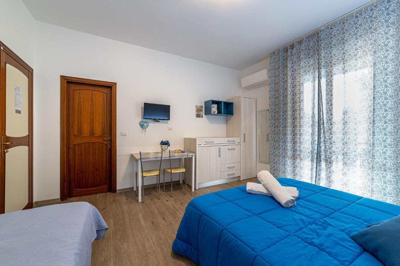 B&B Villa Montreux Rimini Buitenkant foto