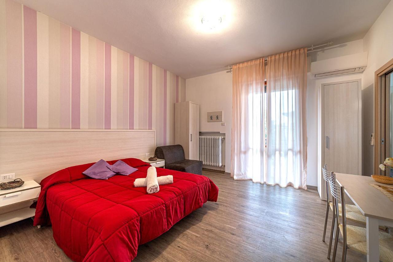 B&B Villa Montreux Rimini Buitenkant foto