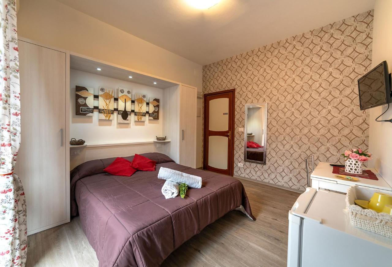 B&B Villa Montreux Rimini Buitenkant foto