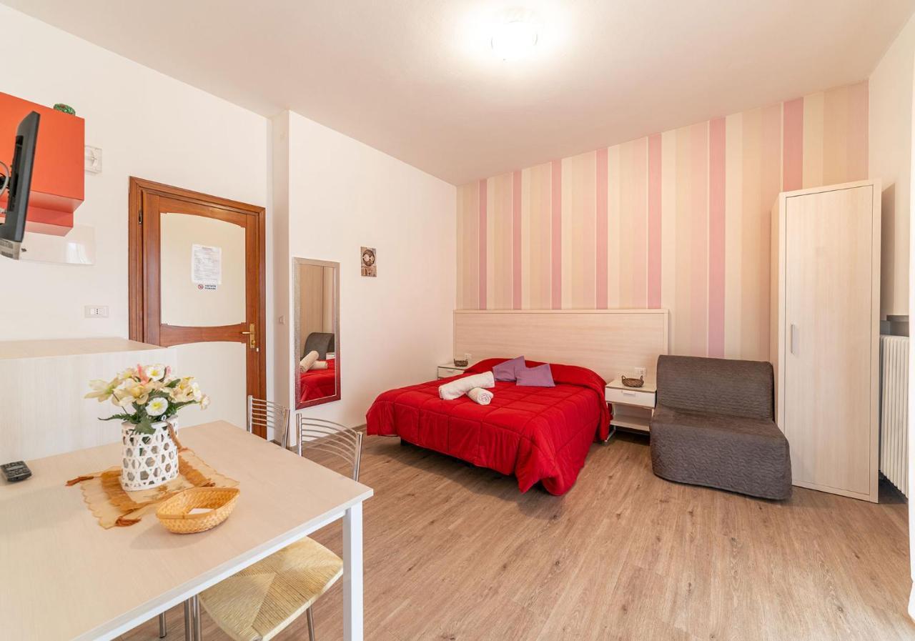 B&B Villa Montreux Rimini Buitenkant foto